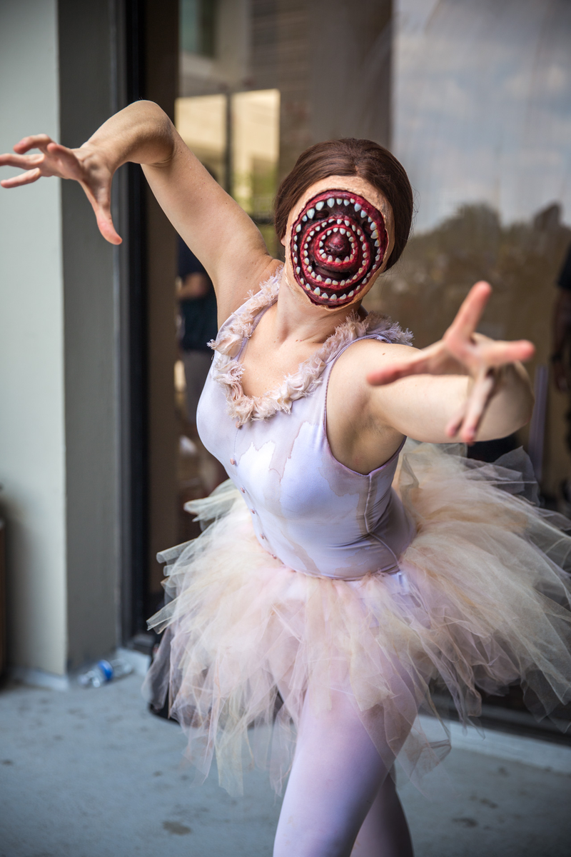 Illustration for article titled Dragon Con Day 4: No Sleep, Sore Feet, and Still Going With Great Costumes